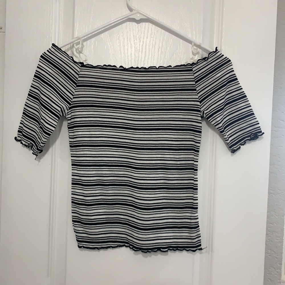 Off the shoulder cute striped top!